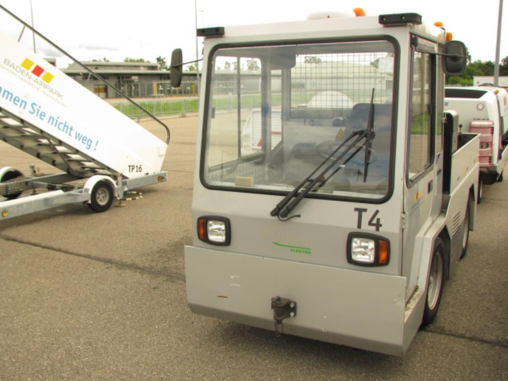 articulated busses and ground power unit-4