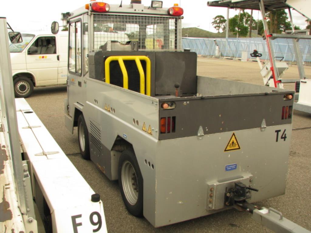 articulated busses and ground power unit-5