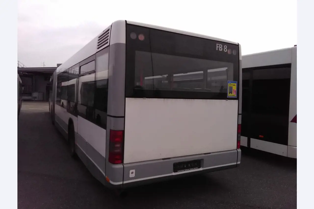 articulated busses and ground power unit-2