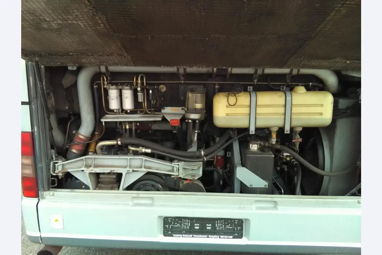 articulated busses and ground power unit-4