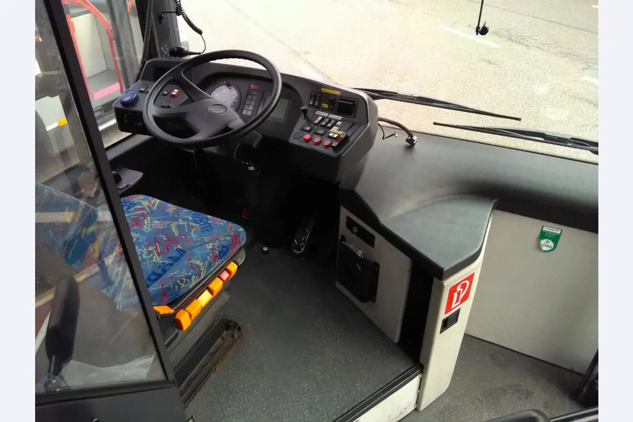articulated busses and ground power unit-5