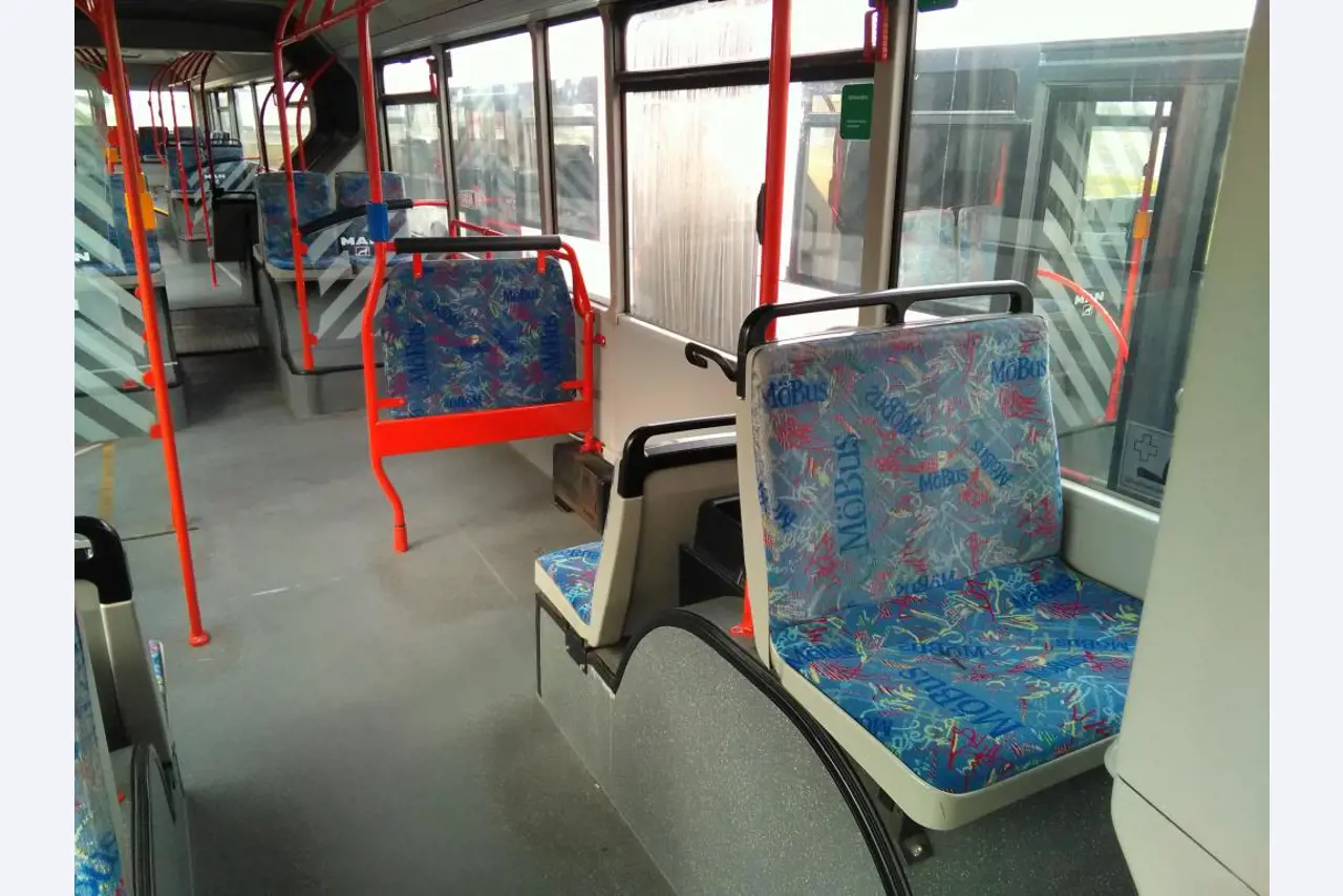 articulated busses and ground power unit-6