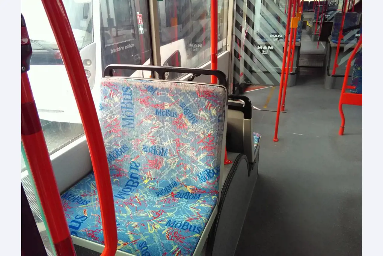articulated busses and ground power unit-7