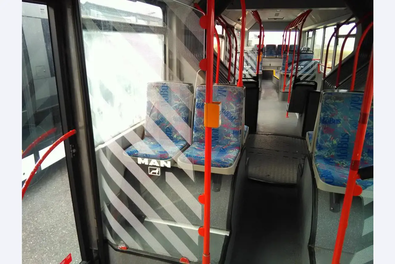 articulated busses and ground power unit-9