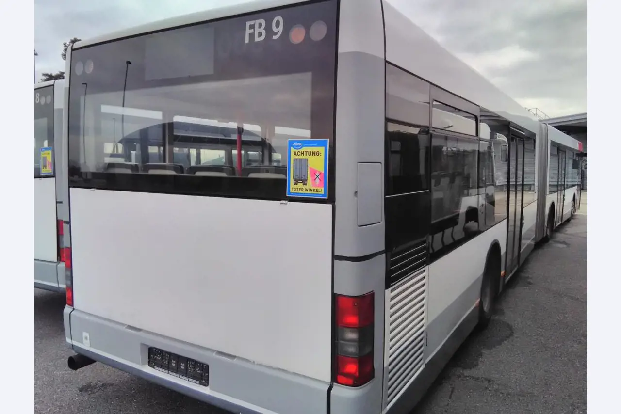 Gelenkbusse und Ground Power Unit-2