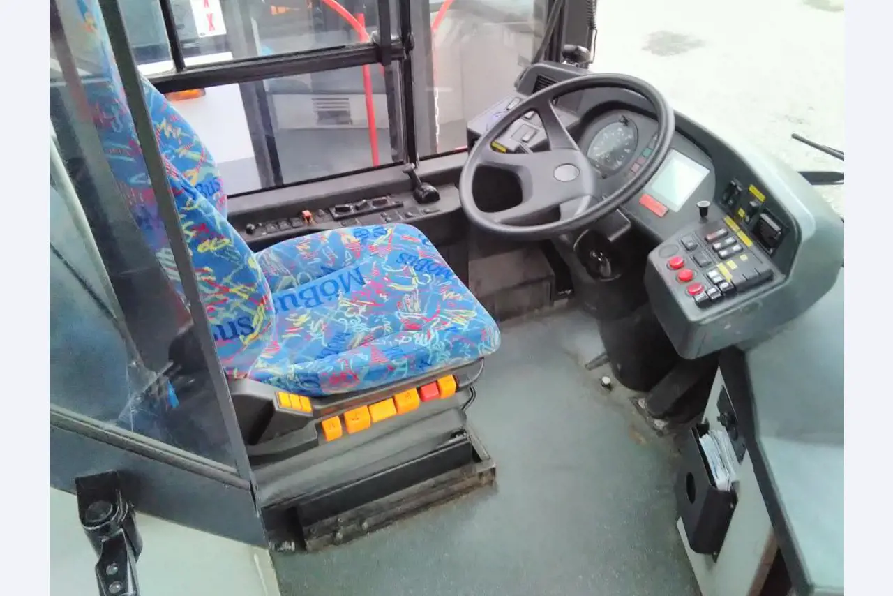 Gelenkbusse und Ground Power Unit-3