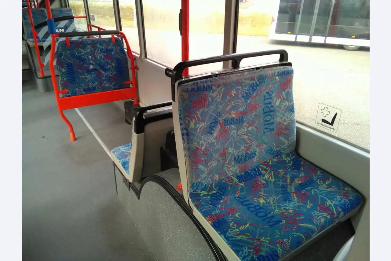 Gelenkbusse und Ground Power Unit-5