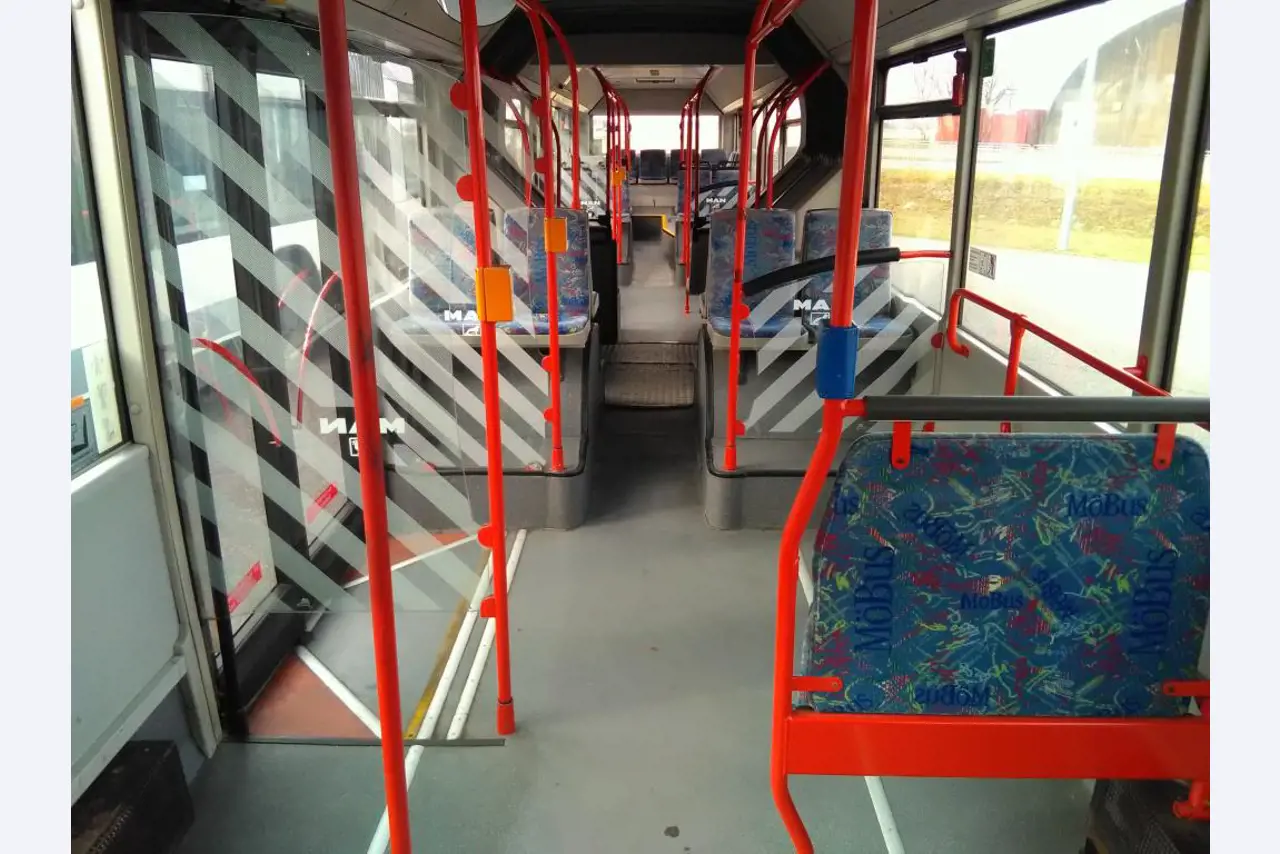 Gelenkbusse und Ground Power Unit-6