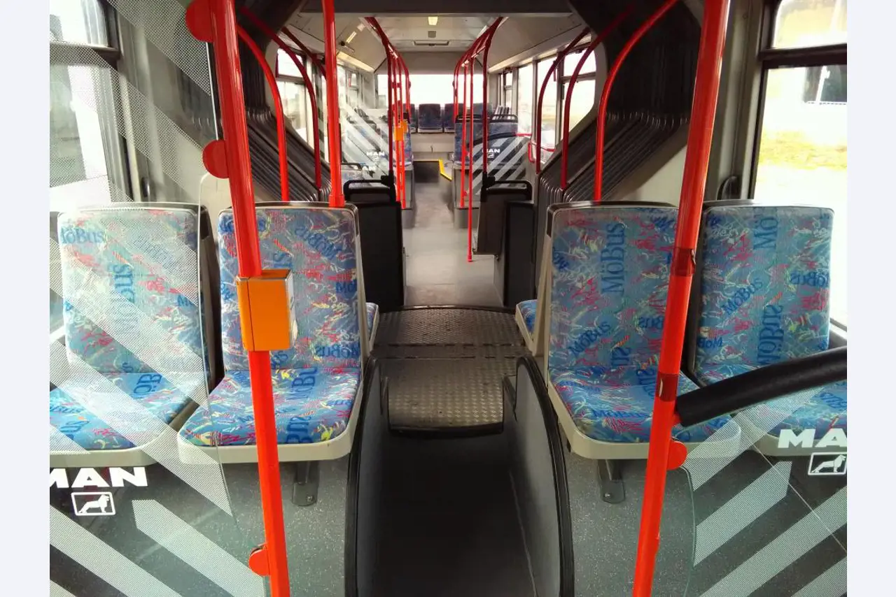 Gelenkbusse und Ground Power Unit-7