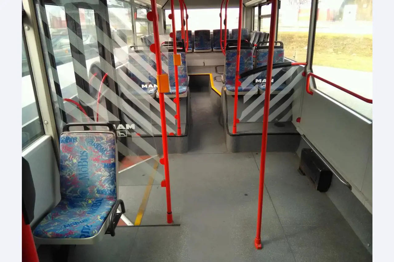 Gelenkbusse und Ground Power Unit-8