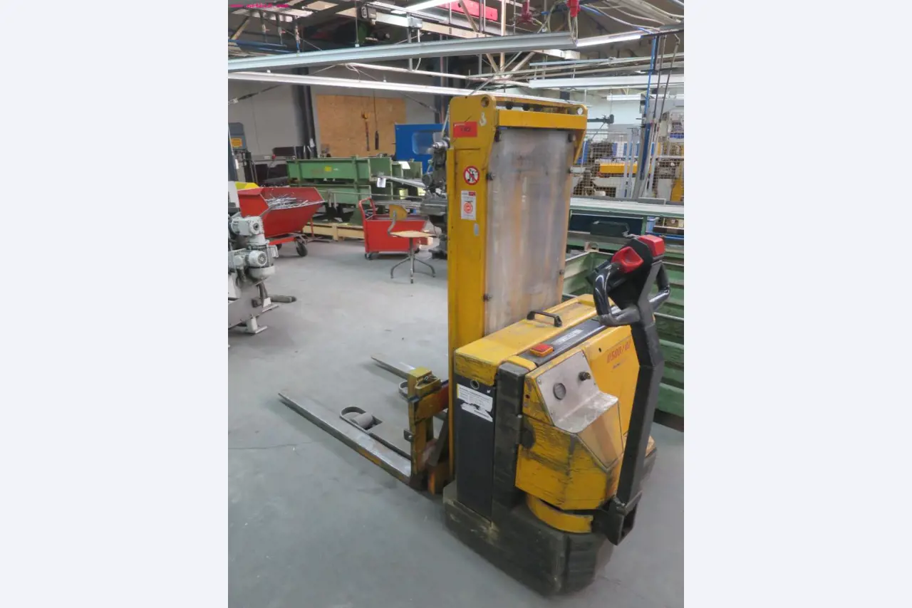 well-maintained metalworking machinery for wire processing-1