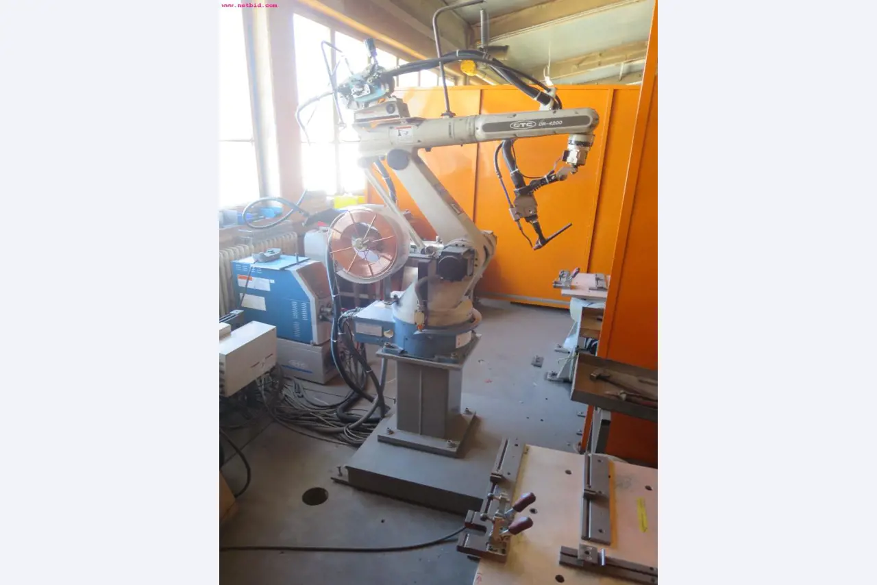 well-maintained metalworking machinery for wire processing-2