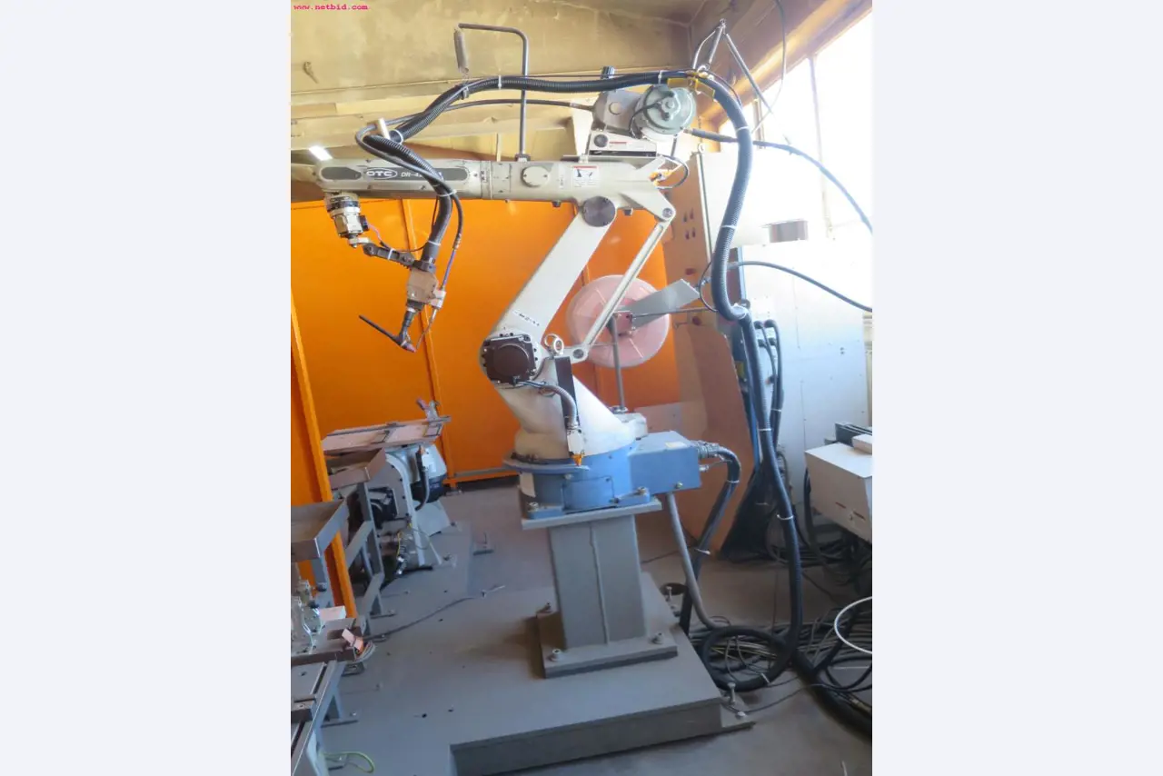 well-maintained metalworking machinery for wire processing-3