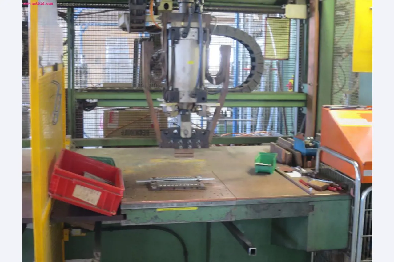 well-maintained metalworking machinery for wire processing-3