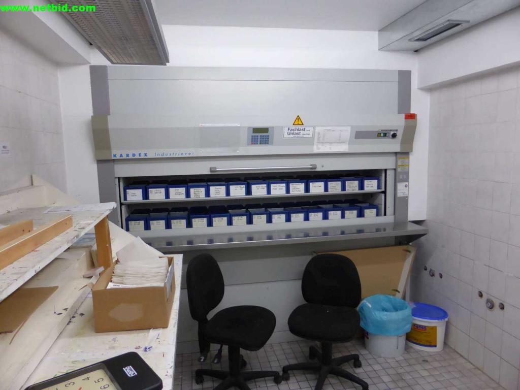 well-maintained machines for the paint and plaster production-1