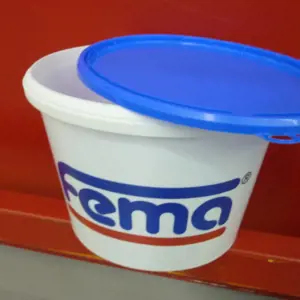 7.960 white buckets + blue lids