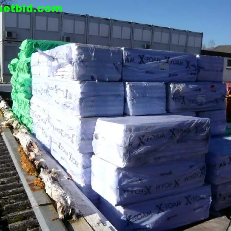 60 Packages of insulating panels