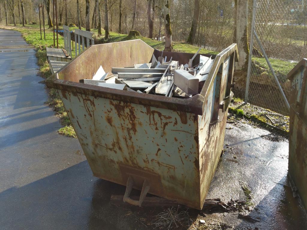 Maschinen zur Blechbearbeitung, Betriebs- und Geschäftsausstattung sowie Fuhrpark-1