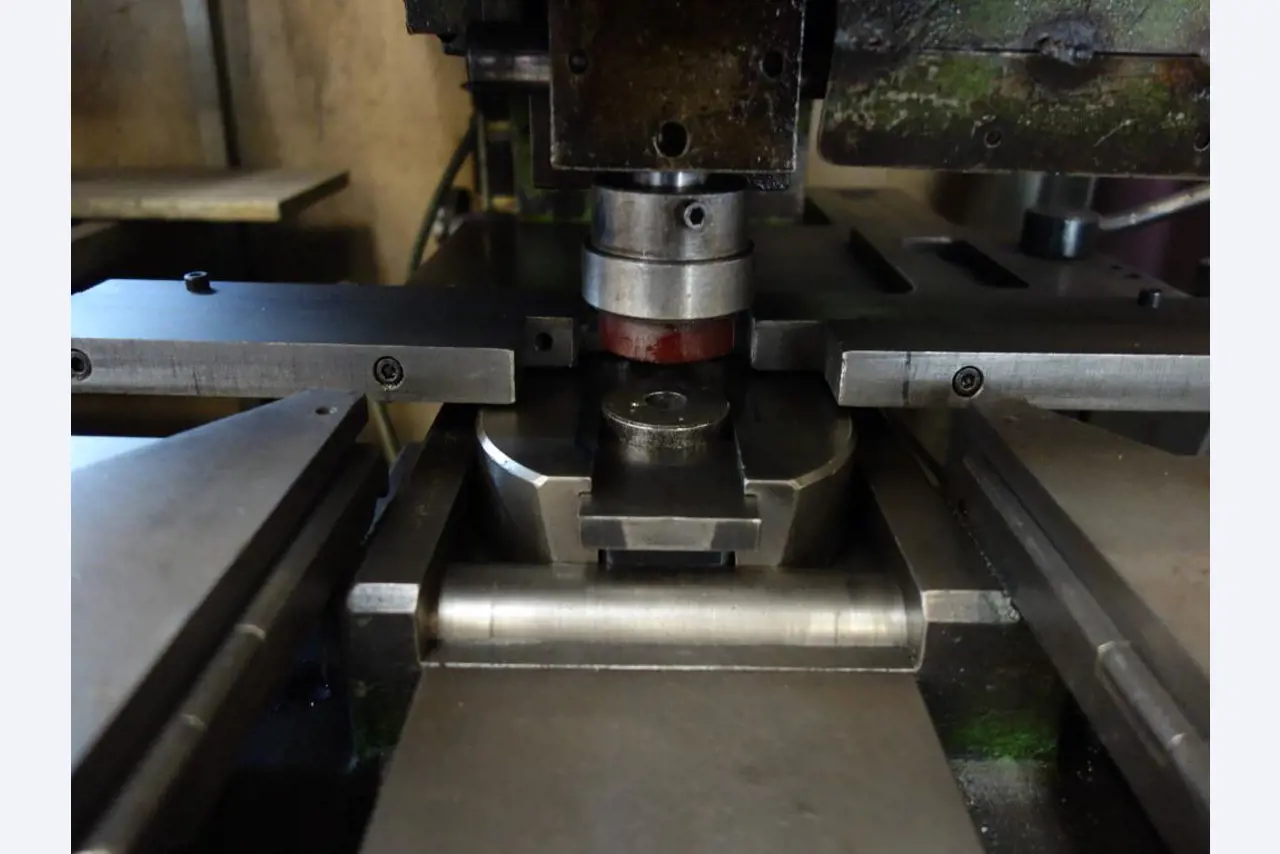 Machines for sheet metal working, business and office equipment as well as vehicle fleet-4