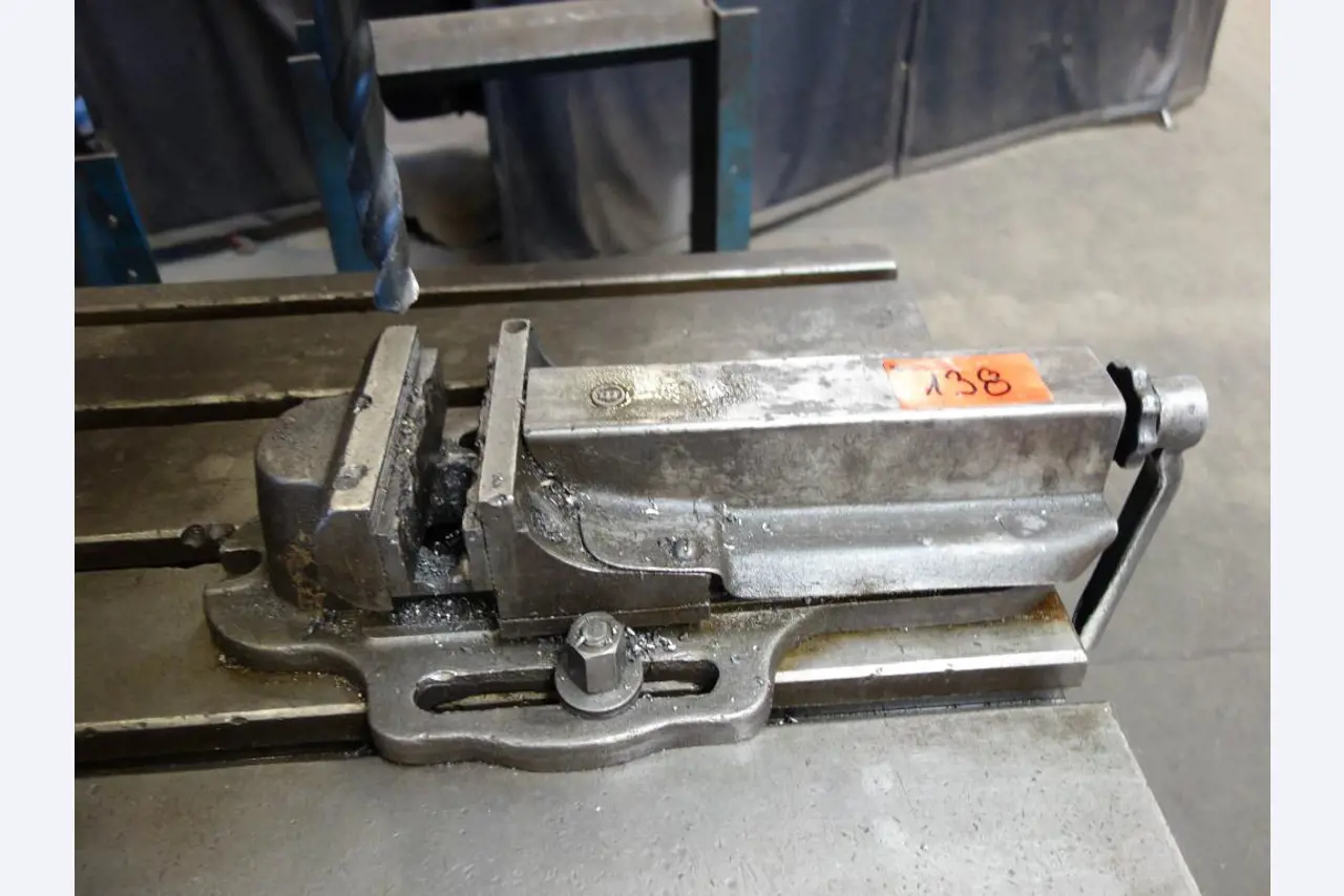 Machines for sheet metal working, business and office equipment as well as vehicle fleet-3