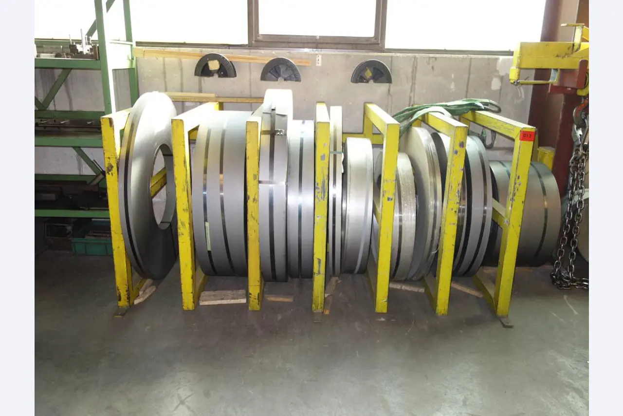 Máquinas de processamento de chapas metálicas, equipamento operacional e de escritório e frota de veículos-1