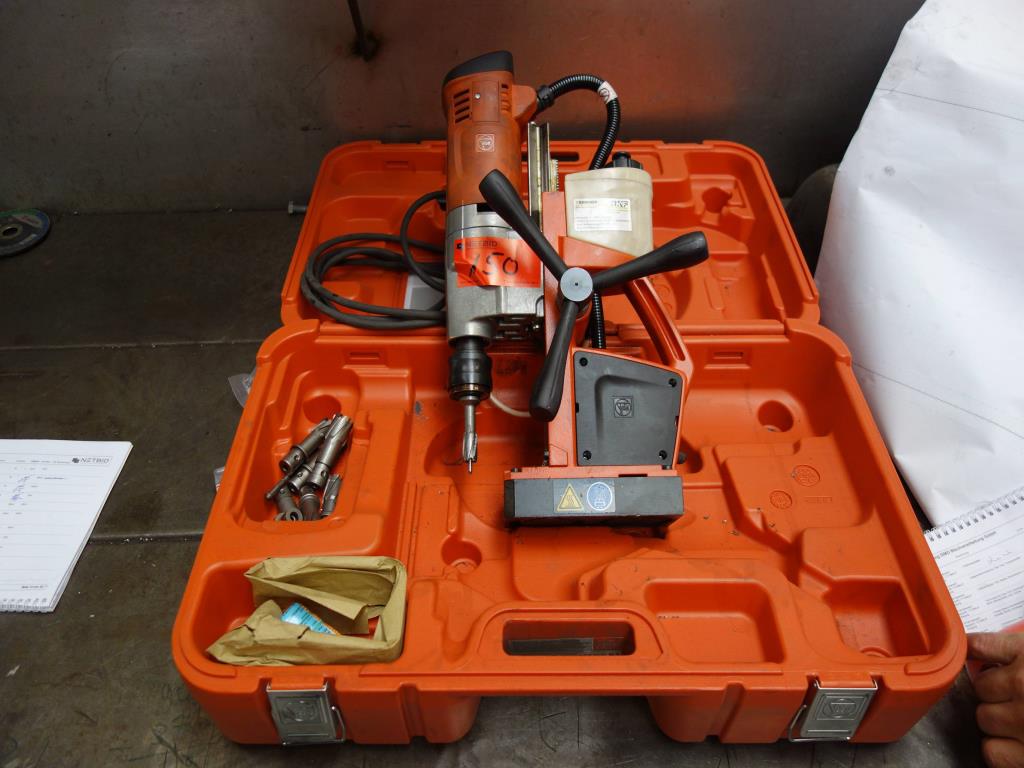 Máquinas de processamento de chapas metálicas, equipamento operacional e de escritório e frota de veículos-2