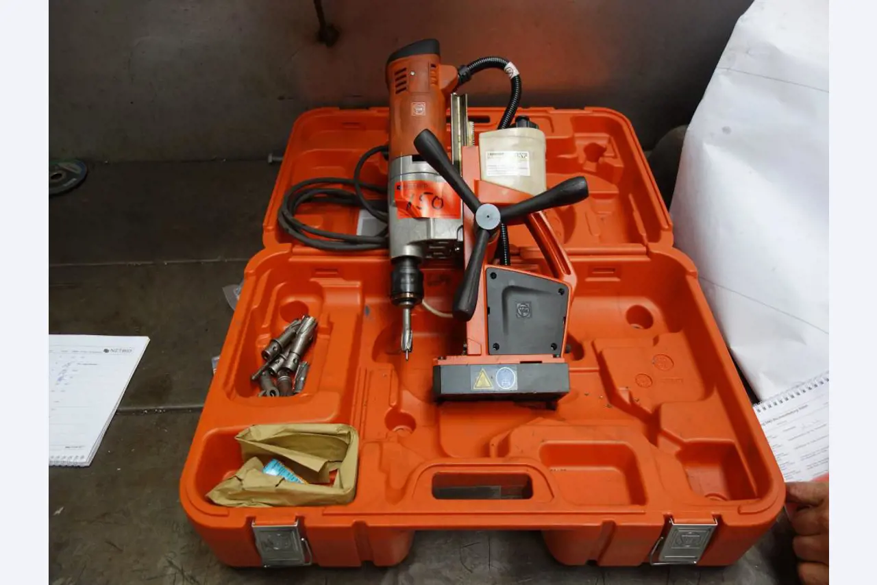 Machines for sheet metal working, business and office equipment as well as vehicle fleet-2