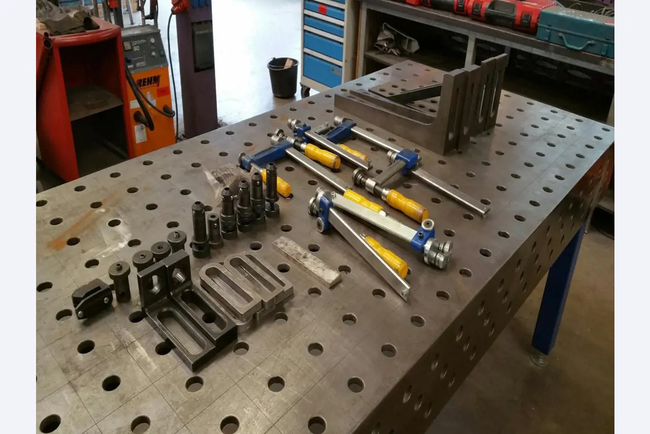 Machines for sheet metal working, business and office equipment as well as vehicle fleet-3