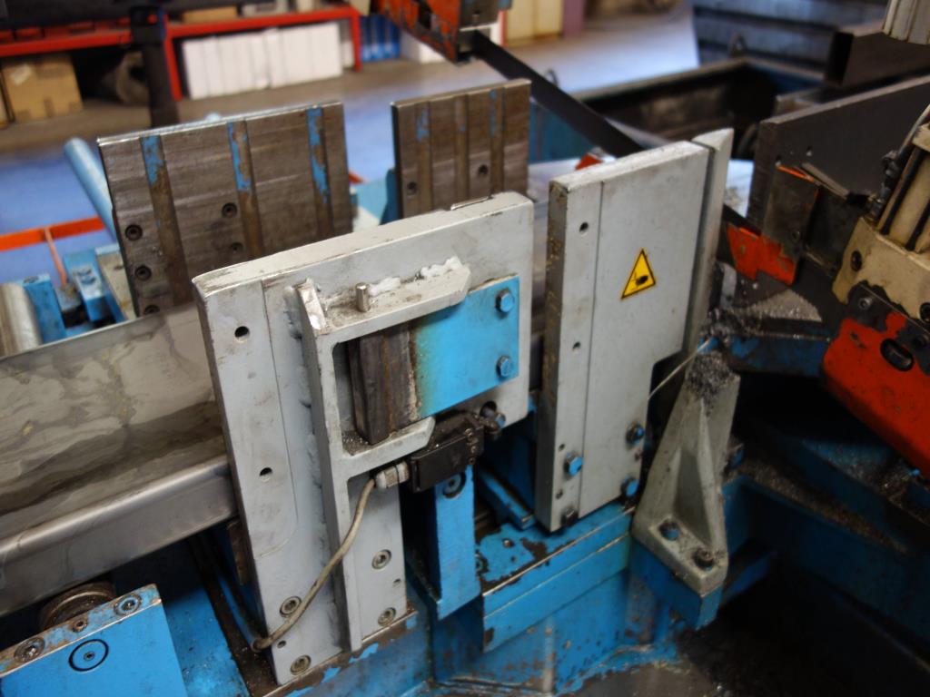 Máquinas de processamento de chapas metálicas, equipamento operacional e de escritório e frota de veículos-3