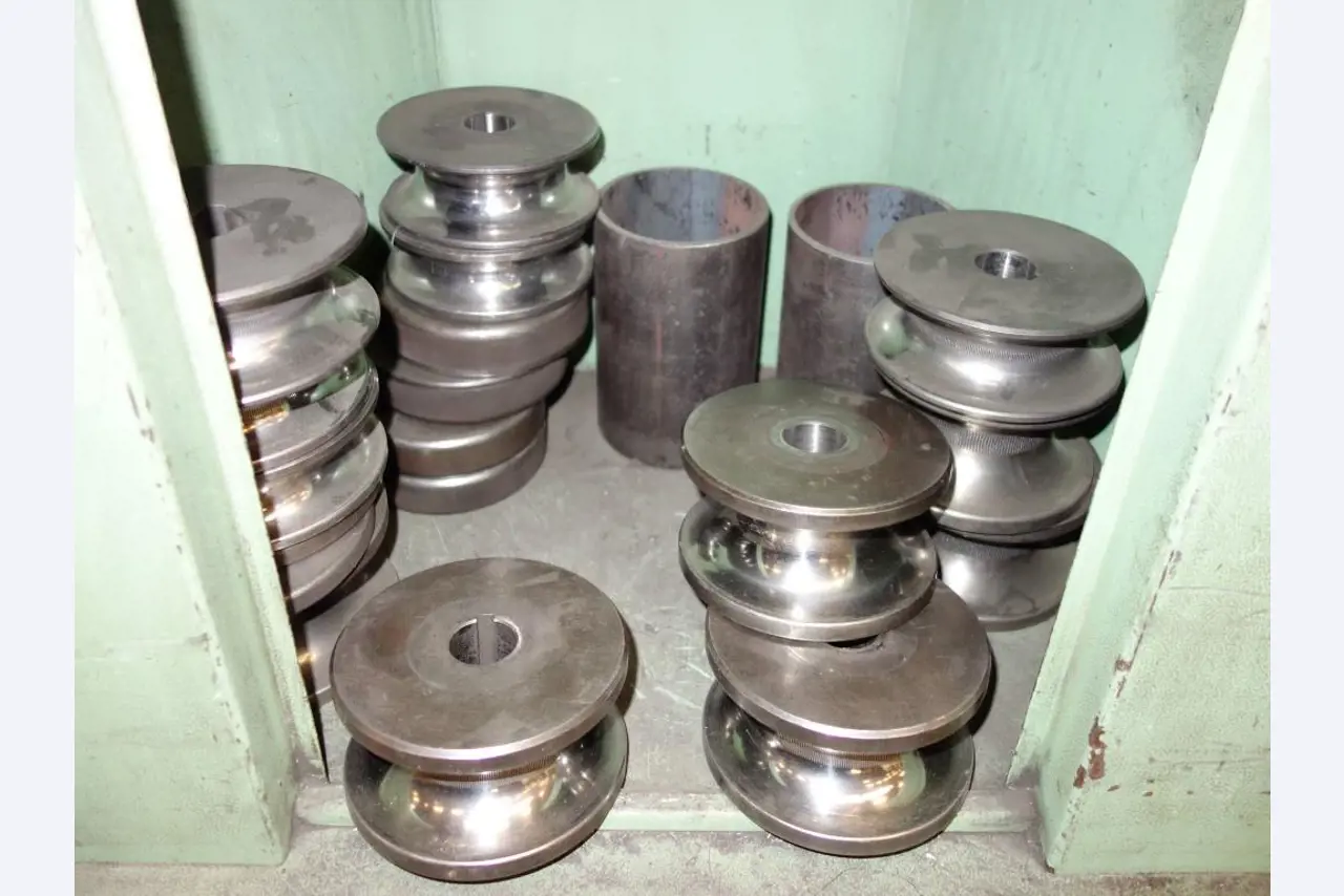 Máquinas de processamento de chapas metálicas, equipamento operacional e de escritório e frota de veículos-4