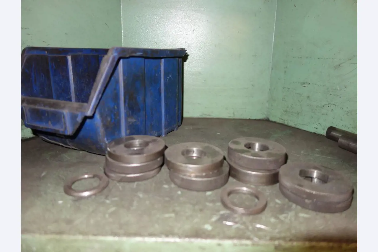 Máquinas de processamento de chapas metálicas, equipamento operacional e de escritório e frota de veículos-5