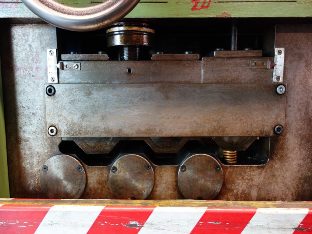 Máquinas de processamento de chapas metálicas, equipamento operacional e de escritório e frota de veículos-11