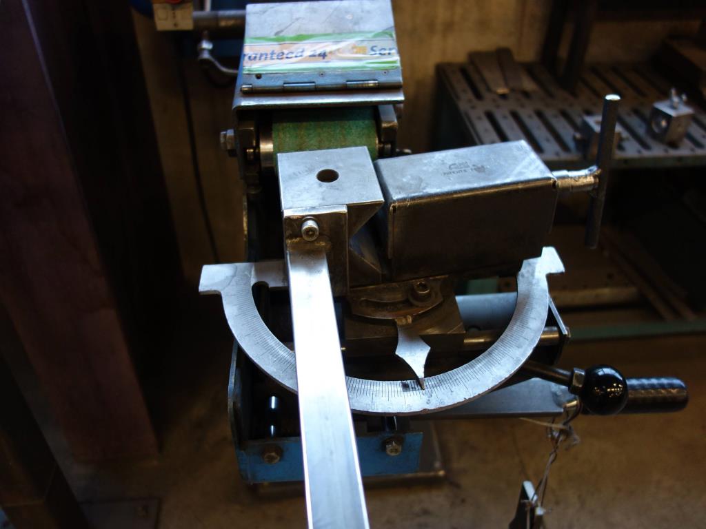 Máquinas de processamento de chapas metálicas, equipamento operacional e de escritório e frota de veículos-3