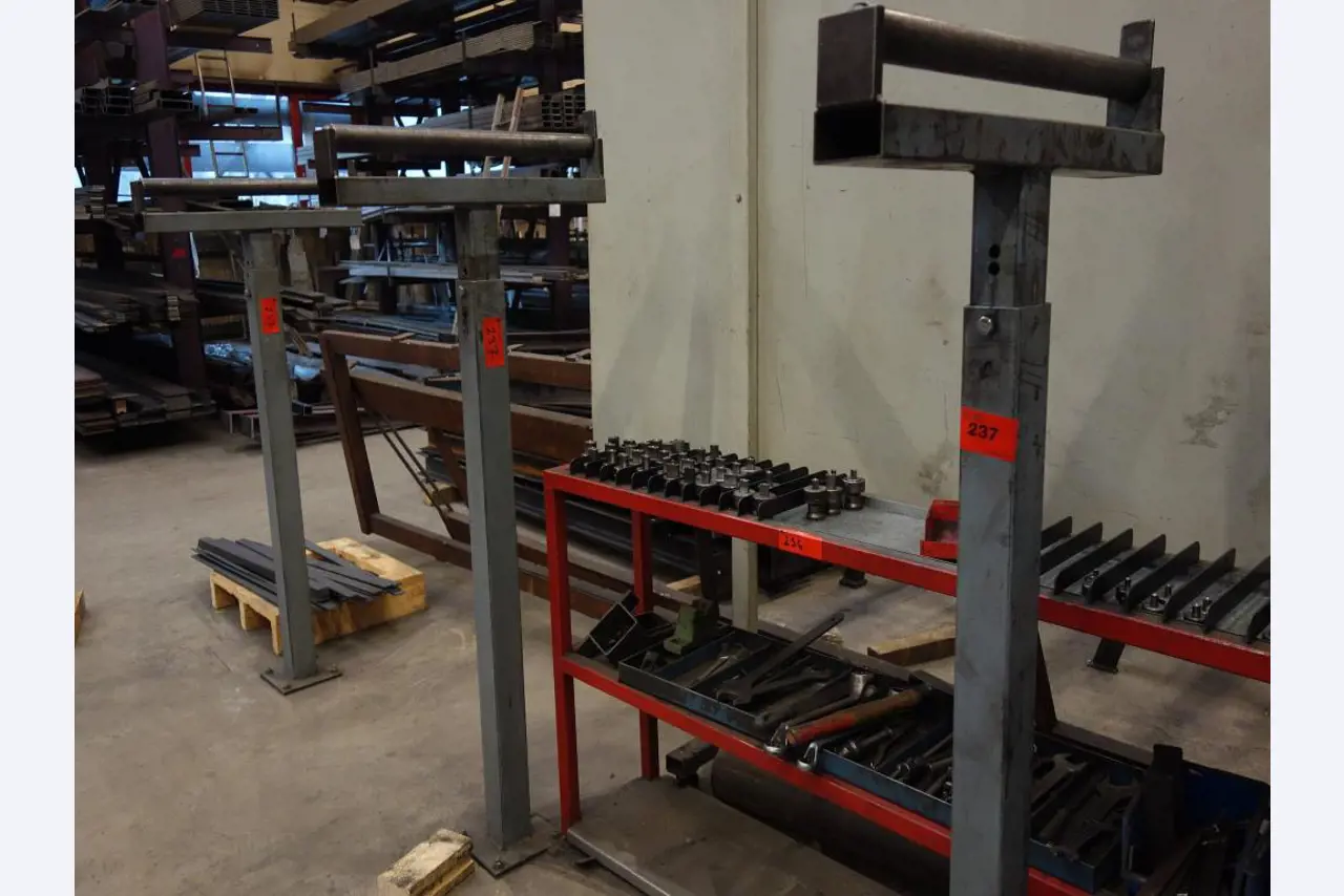 Máquinas de processamento de chapas metálicas, equipamento operacional e de escritório e frota de veículos-1