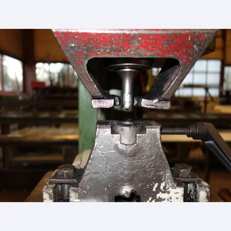 Machines for sheet metal working, business and office equipment as well as vehicle fleet-3