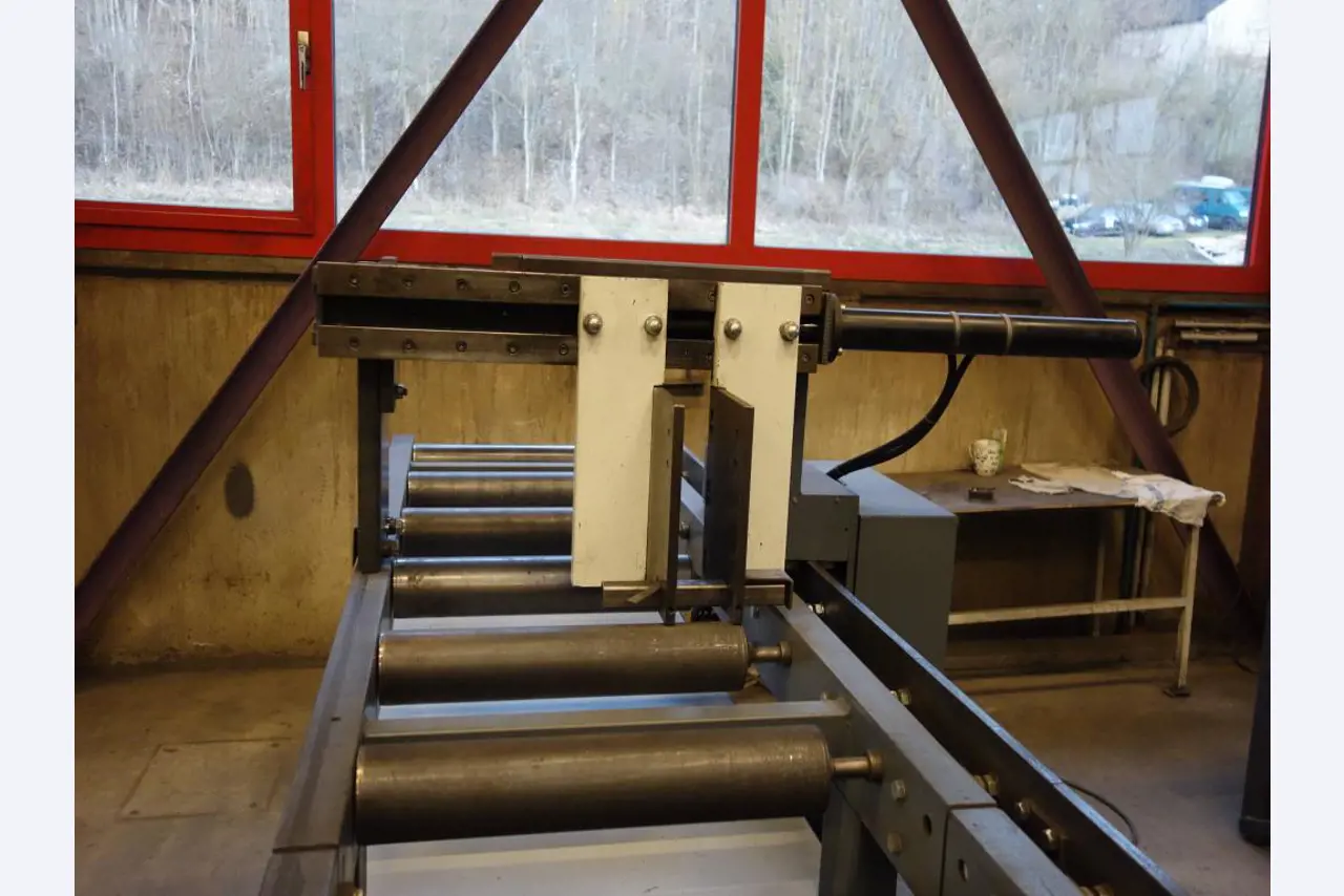 Machines for sheet metal working, business and office equipment as well as vehicle fleet-6