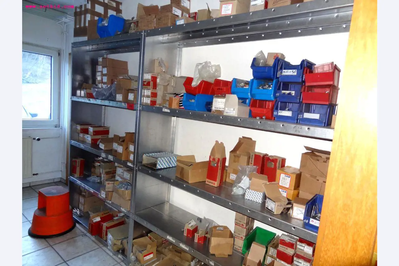 Máquinas de processamento de chapas metálicas, equipamento operacional e de escritório e frota de veículos-1