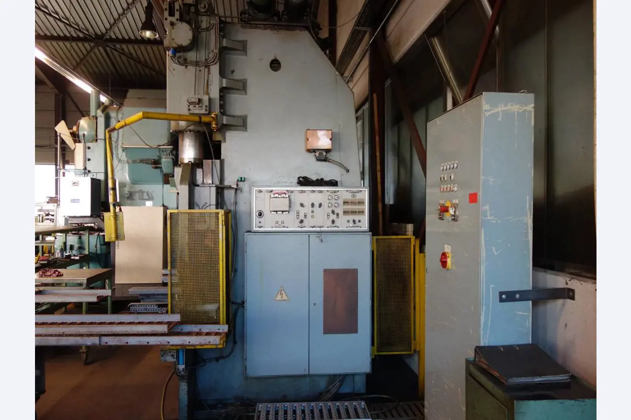 Machines for sheet metal working, business and office equipment as well as vehicle fleet-4