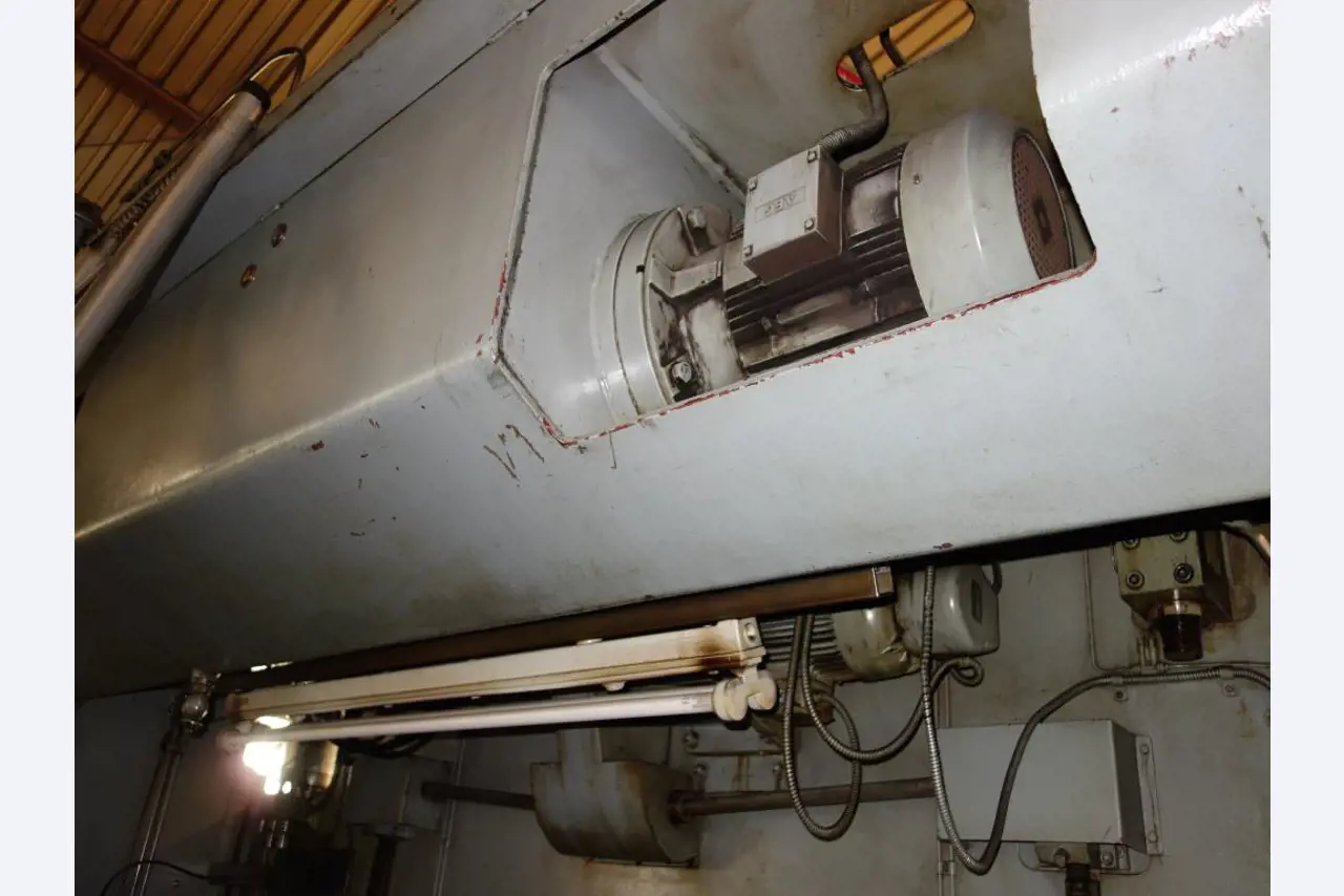Machines for sheet metal working, business and office equipment as well as vehicle fleet-9