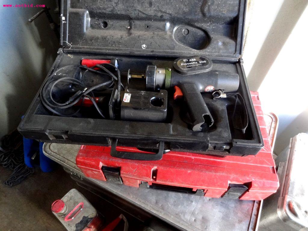 Máquinas de processamento de chapas metálicas, equipamento operacional e de escritório e frota de veículos-23