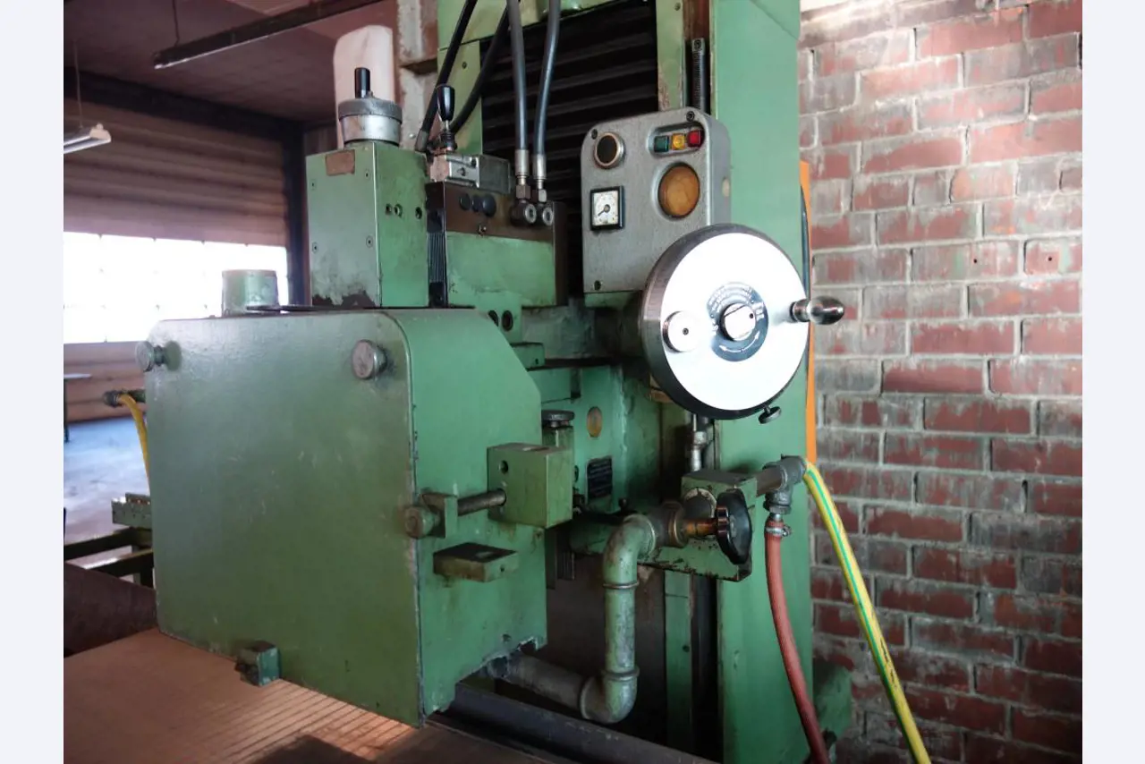 Machines for sheet metal working, business and office equipment as well as vehicle fleet-4