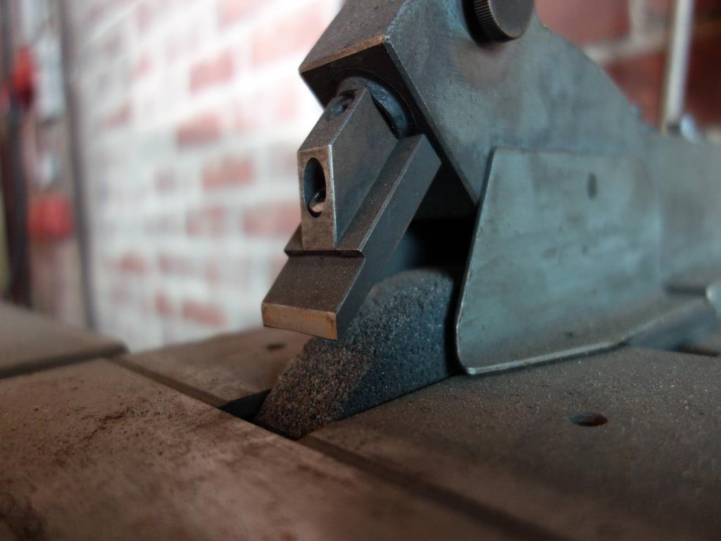 Máquinas de processamento de chapas metálicas, equipamento operacional e de escritório e frota de veículos-2