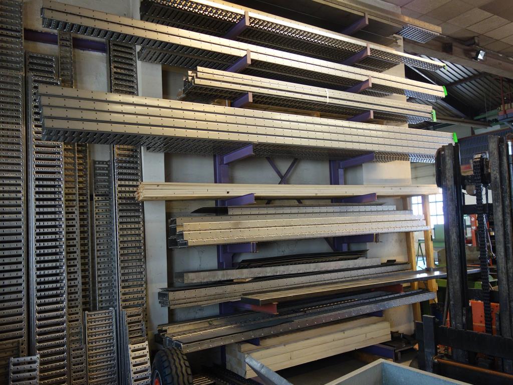 Máquinas de processamento de chapas metálicas, equipamento operacional e de escritório e frota de veículos-7