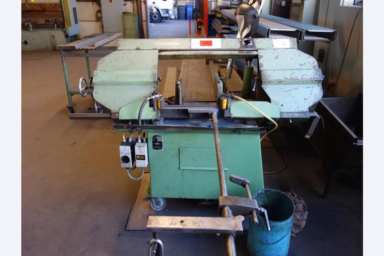 Machines for sheet metal working, business and office equipment as well as vehicle fleet-1