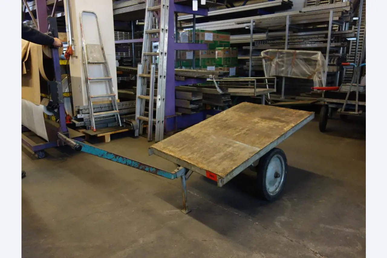Machines for sheet metal working, business and office equipment as well as vehicle fleet-1