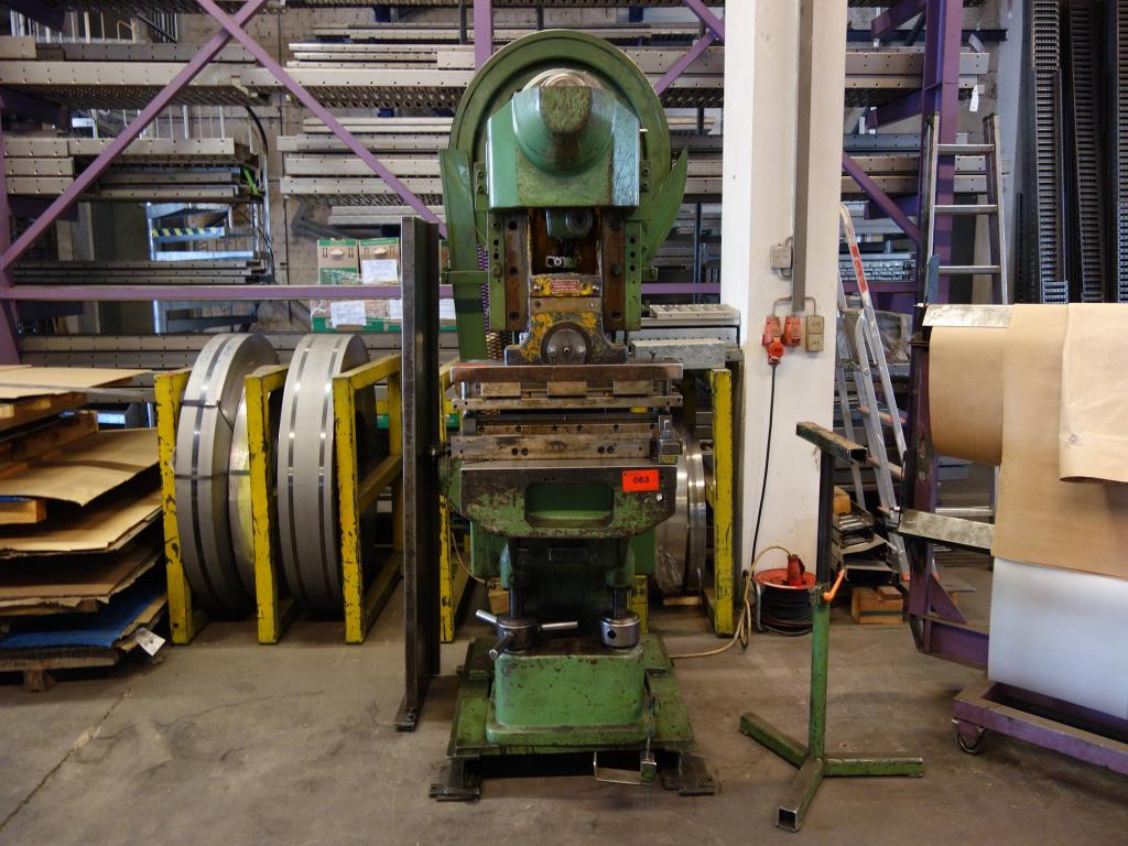 Máquinas de processamento de chapas metálicas, equipamento operacional e de escritório e frota de veículos-2