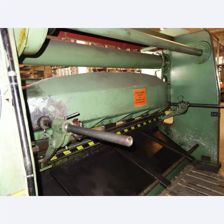 Machines for sheet metal working, business and office equipment as well as vehicle fleet-4