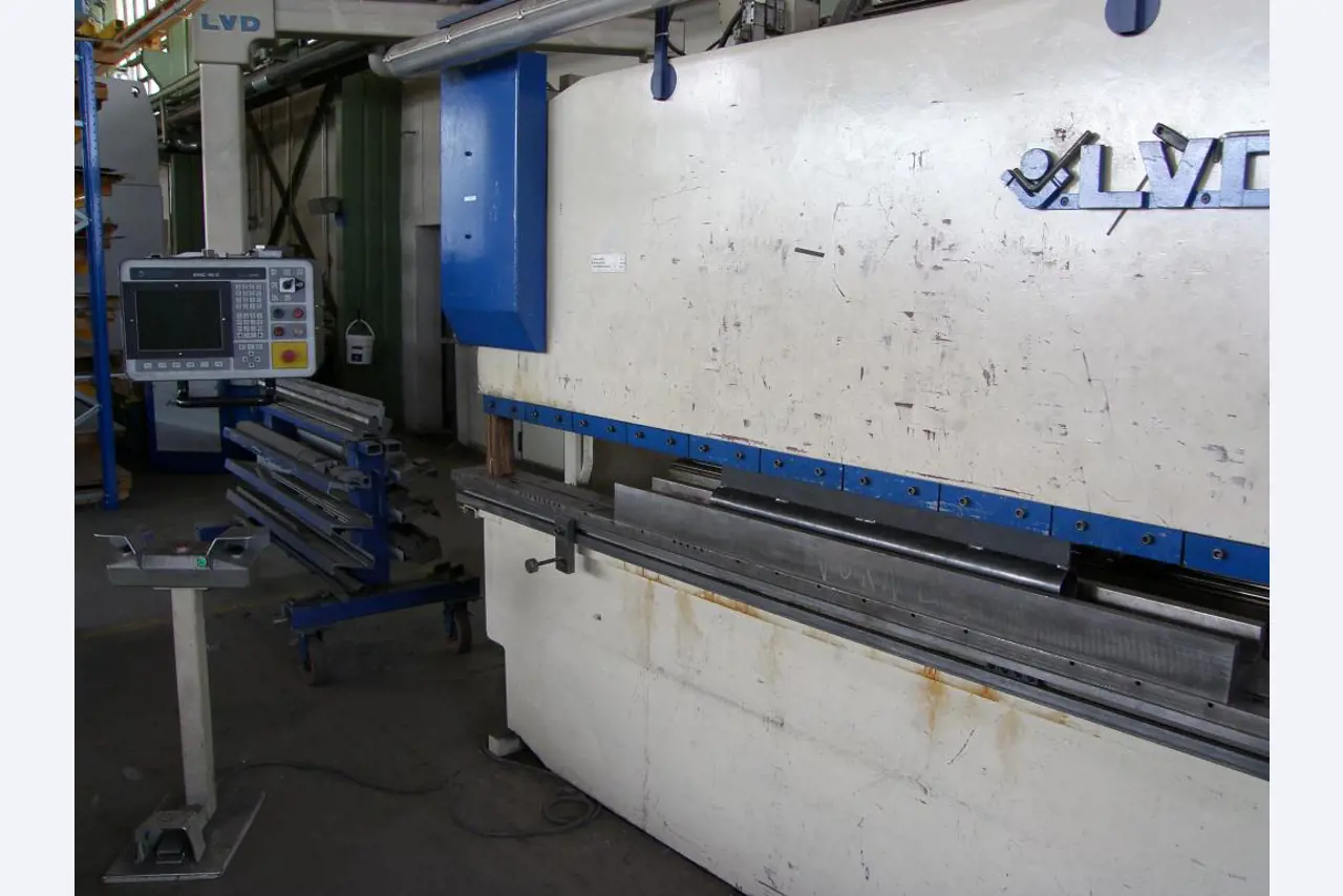 CNC stiskalnica, laserski stroj za izsekovanje-2