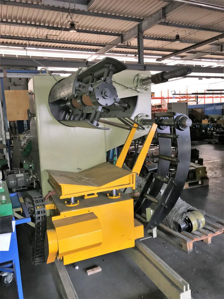 
Máquinas e sistemas para o trabalho de metais e tecnologia de superfícies<br>-1