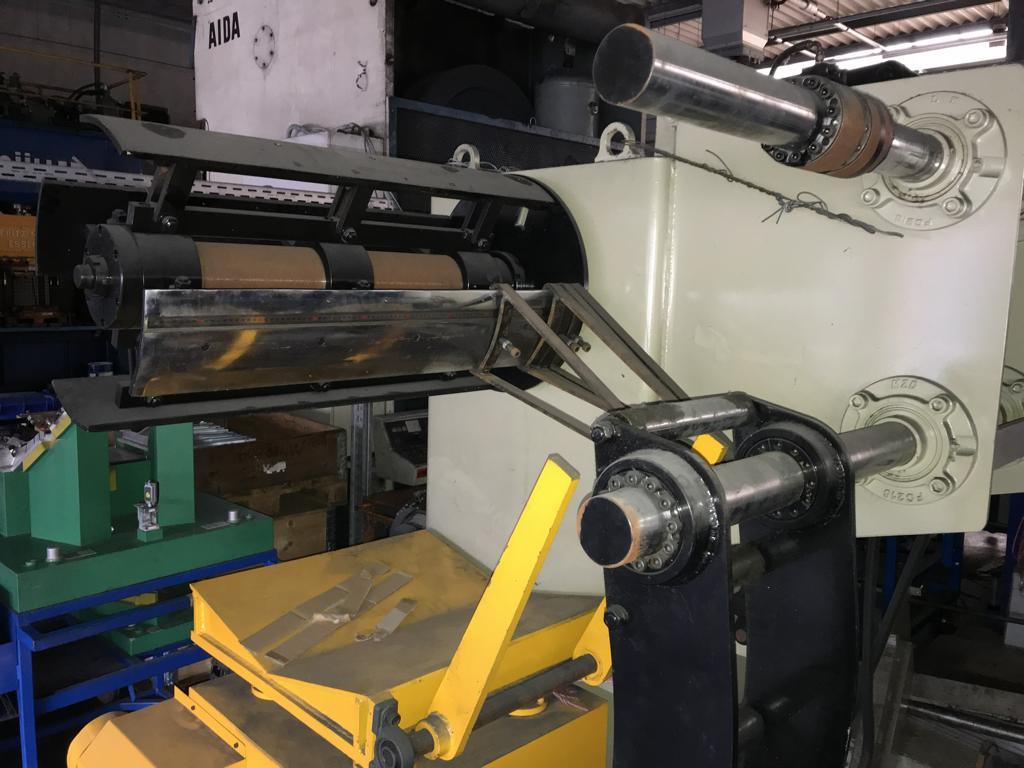 
Máquinas e sistemas para o trabalho de metais e tecnologia de superfícies<br>-3